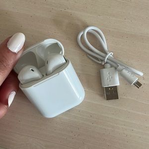 Earpods with charger and case